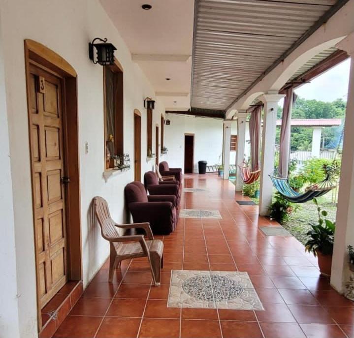 Lauris Hotel Lanquin Exterior photo