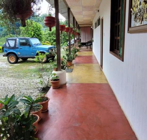 Lauris Hotel Lanquin Exterior photo